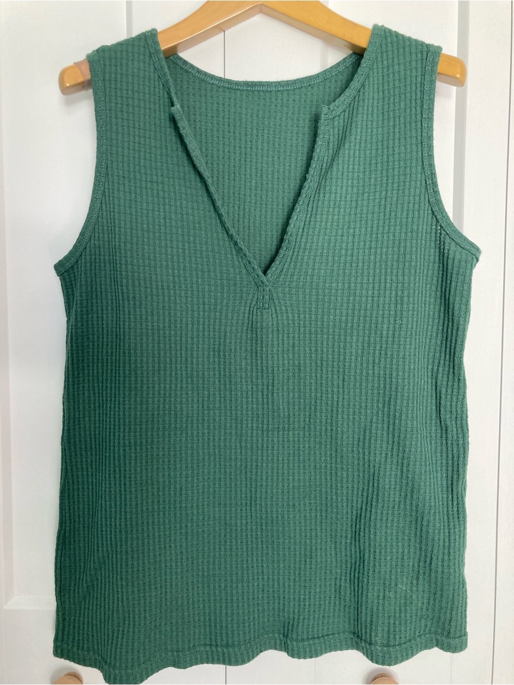 Sleeveless V-Neck Waffle Knit Tank Top in Green